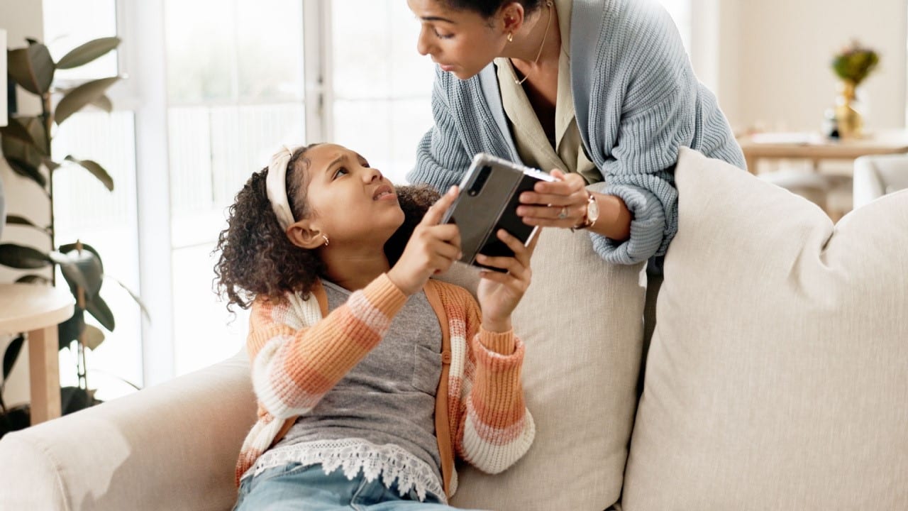 Limiting kid screen time, mother discipline her child to limit time spent on screen, reduce child online content exposure, improve cognitive development